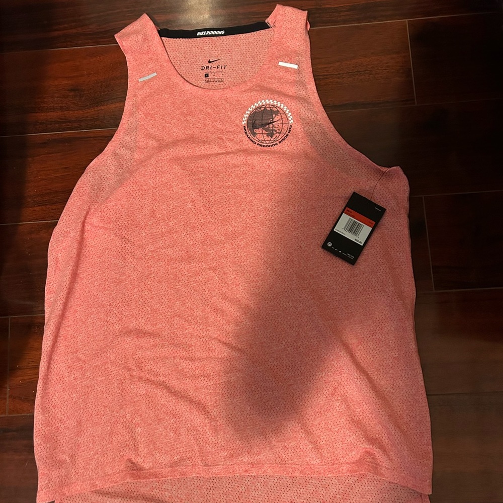 Nike running tank top tee size large NEW